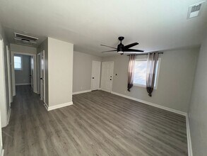 2702 Wildwood Dr in Greensboro, NC - Building Photo - Building Photo