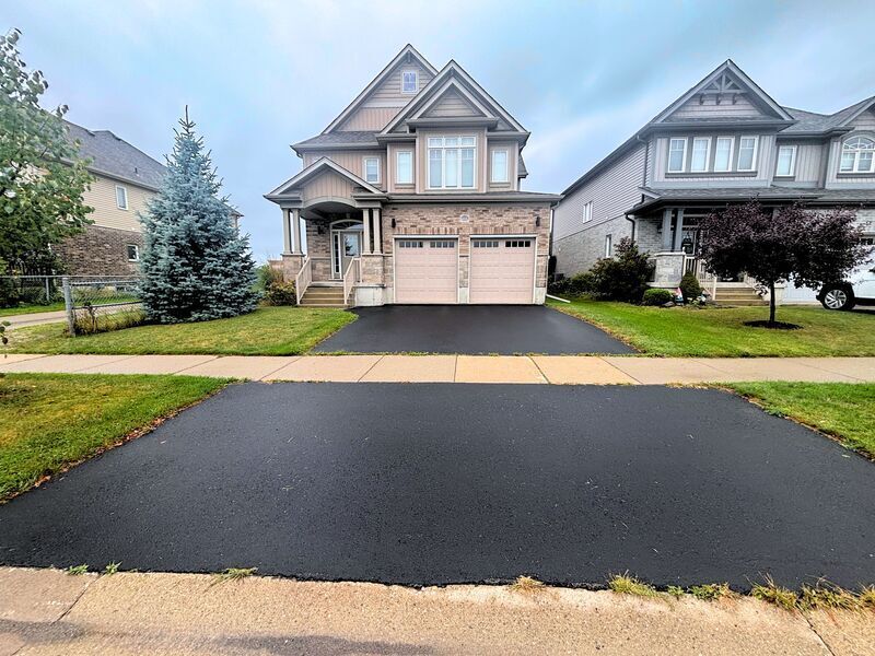 23 Irongate Dr in Brant, ON - Building Photo