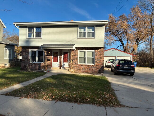 240 N Spring St in Port Washington, WI - Building Photo - Building Photo