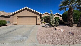 15690 W Earll Dr in Goodyear, AZ - Building Photo