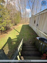 211 Holly Berry Ln in Sparta, TN - Building Photo - Building Photo