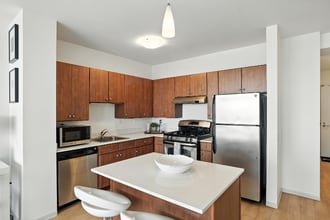 337 E Wacker Dr in Chicago, IL - Foto de edificio - Building Photo