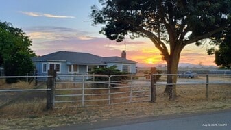 7305 Furlong Ave in Gilroy, CA - Building Photo