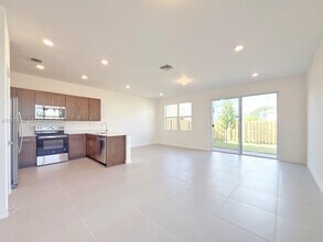 196 NE 13th Ave in Homestead, FL - Building Photo - Building Photo