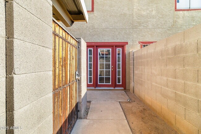 2724 W McLellan Blvd in Phoenix, AZ - Building Photo - Building Photo