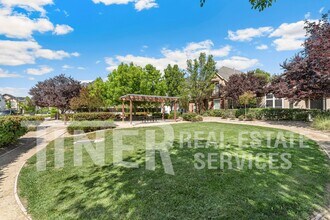 1040 Matthews Run Way in Roseville, CA - Building Photo - Building Photo