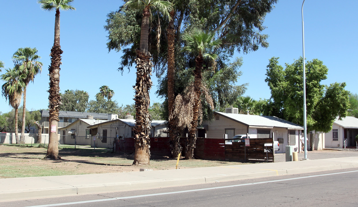 1010 W University Dr in Tempe, AZ - Building Photo