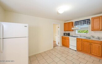 215 S Pine Ave in South Amboy, NJ - Building Photo