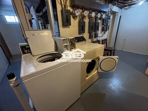 208 N 11th St in Adel, IA - Foto de edificio - Building Photo