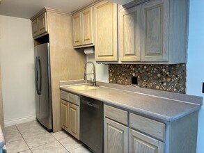 689 NE 6th Ct in Boynton Beach, FL - Building Photo - Building Photo