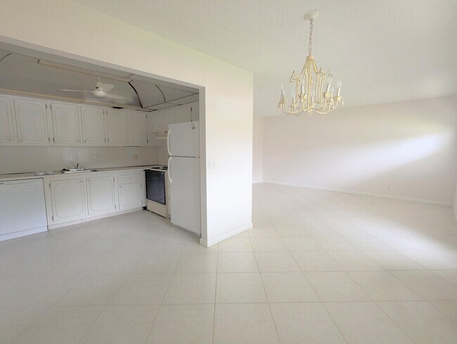 222 Somerset L in West Palm Beach, FL - Building Photo - Building Photo