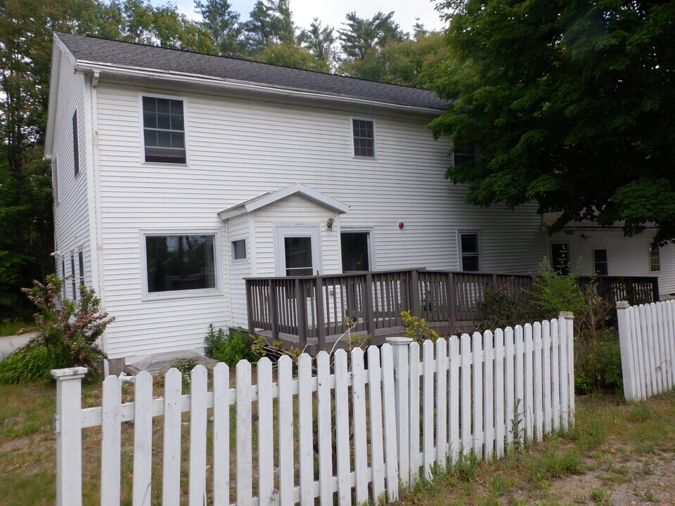 69 Rainbows End, Unit B Photo