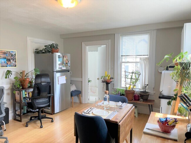 16 Cutter St, Unit 2R in Somerville, MA - Building Photo - Building Photo