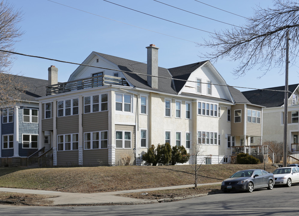 2125-2127 Pleasant Ave S in Minneapolis, MN - Building Photo