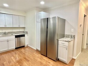 928 N Adams Rd, Unit 2 in Birmingham, MI - Foto de edificio - Building Photo