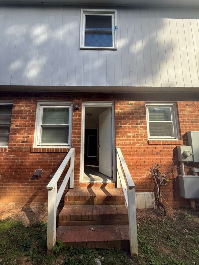 618 Eastview Ct
