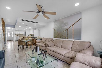 4428 W 10th Ct in Hialeah, FL - Building Photo - Building Photo