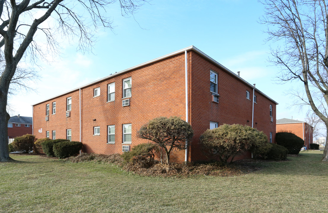 Quaker Hill Apartments in Columbus, OH - Building Photo