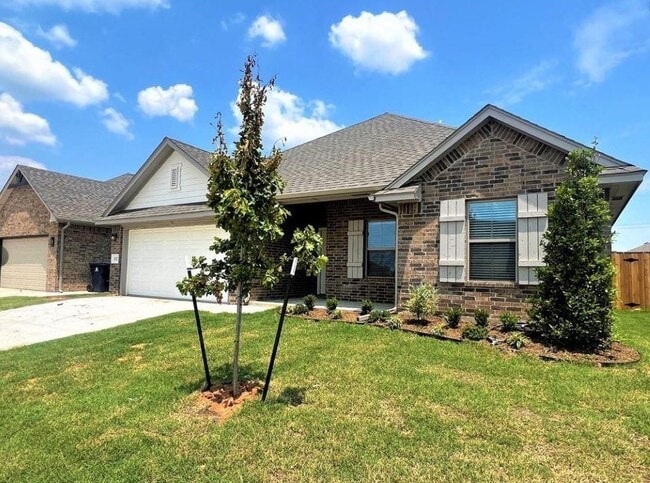 10012 Glover River Dr in Yukon, OK - Building Photo - Building Photo