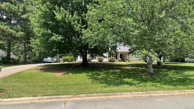 145 Candlewood Dr, Unit Room For Rent