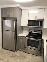 3199 Foxcroft Rd in Miramar, FL - Building Photo - Building Photo