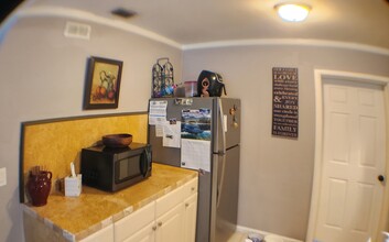 2425 NW 9th Ter, Unit 2425 in Wilton Manors, FL - Foto de edificio - Building Photo