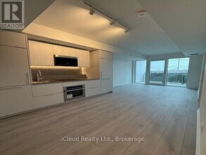 1 Fairview Rd E in Mississauga, ON - Building Photo - Building Photo