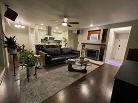 8642 164th Ave NE, Unit 206 in Redmond, WA - Building Photo