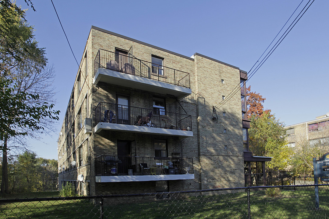 Royal Heights in Toronto, ON - Building Photo