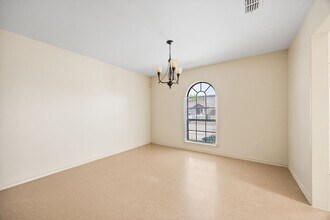 4805 Jay Ave in McAllen, TX - Foto de edificio - Building Photo