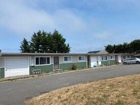 6335 Humboldt Hill Rd in Eureka, CA - Building Photo