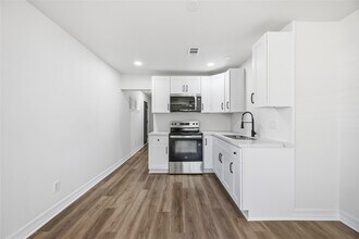 8115 Betty Boop St in Houston, TX - Building Photo - Building Photo