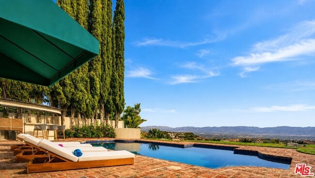property at 3722 Alonzo Ave