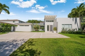 475 Woodcrest Rd in Key Biscayne, FL - Building Photo - Building Photo