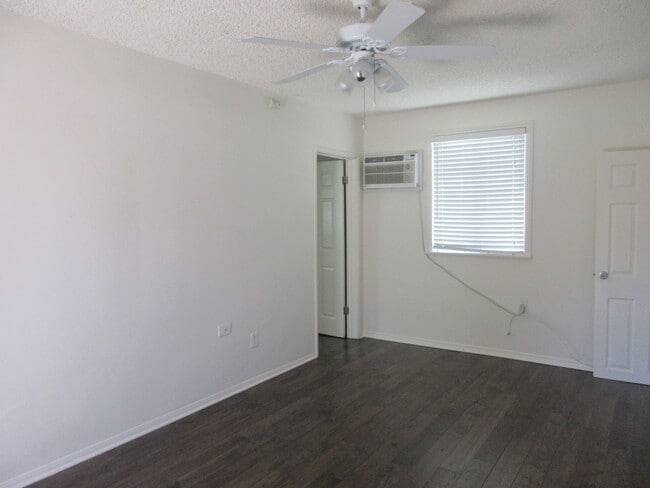 15742 Cobalt St in Los Angeles, CA - Building Photo - Building Photo