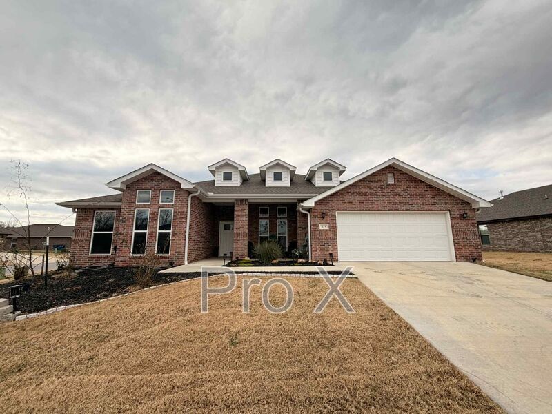 329 E Greystone Square in Webb City, MO - Foto de edificio