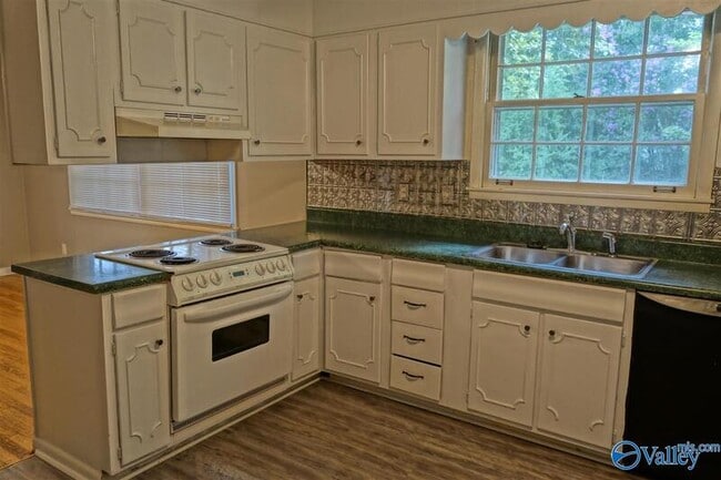 7805 Hilton Dr SW in Huntsville, AL - Building Photo - Building Photo