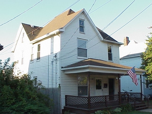 327 W Brady St in Butler, PA - Foto de edificio - Building Photo