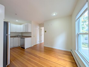 5 Locke St, Unit 1 in Cambridge, MA - Building Photo - Building Photo