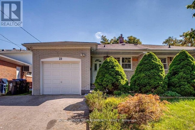23 Fontainbleau Dr