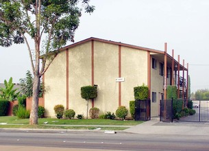 Azores Islands Apartments in Norwalk, CA - Foto de edificio - Building Photo