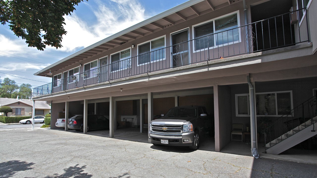 1151 Davis St in Redwood City, CA - Building Photo