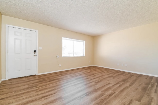 4227 N 81st Dr in Phoenix, AZ - Foto de edificio - Building Photo