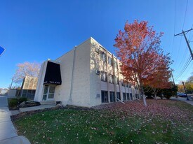 Yale Place in Minneapolis, MN - Building Photo