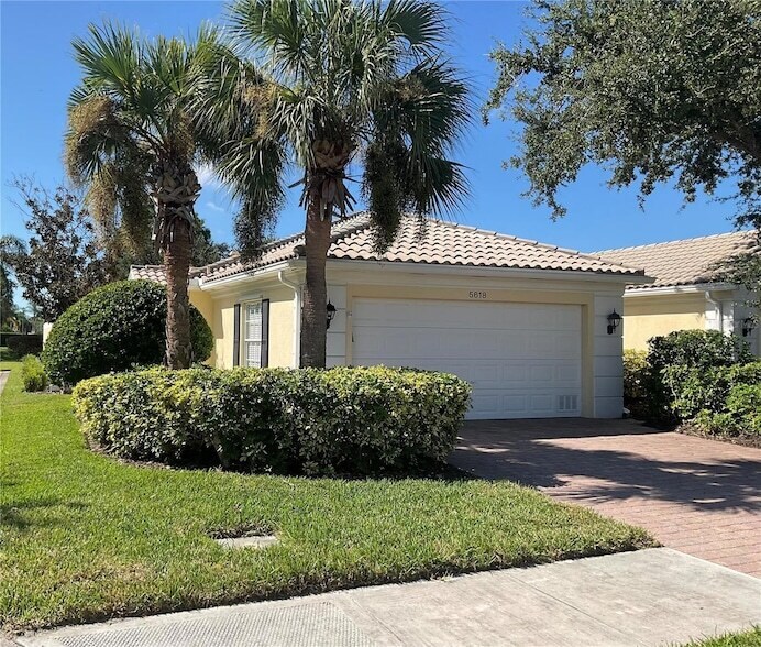 5518 Modena Pl in Sarasota, FL - Foto de edificio