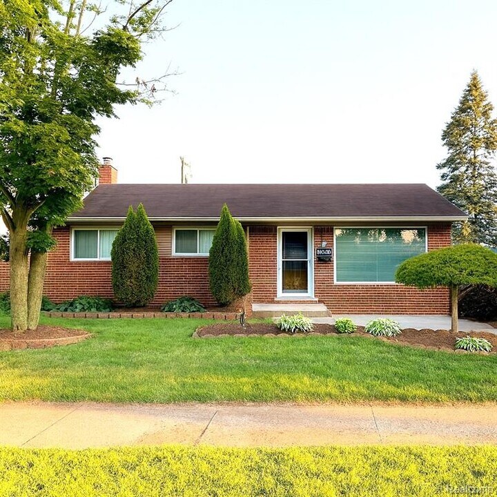 34617 Nancy St in Westland, MI - Building Photo