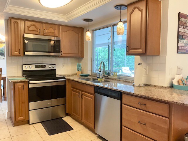 858 Rose Way in Naples, FL - Building Photo