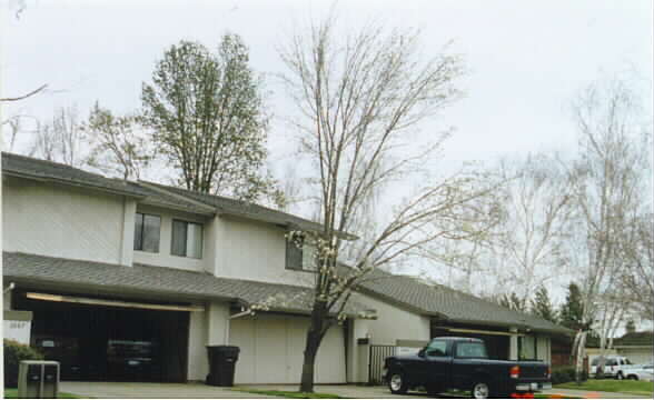 3305 Meade Dr in Stockton, CA - Foto de edificio