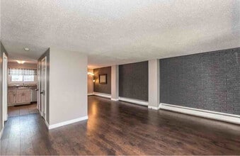 132 Churchill Dr in Newington, CT - Building Photo - Building Photo