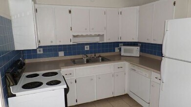 2050-2033 33rd Ave N in St. Petersburg, FL - Building Photo - Building Photo